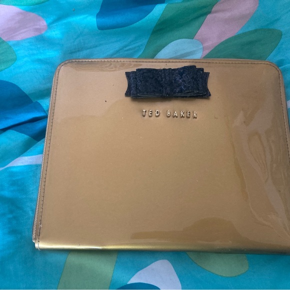 Ted Baker Gold Vinyl Black Bow Tablet Sleeve Case, rare hard to find - Picture 2 of 6